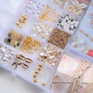 7863127337618-diy-perles---maxi-boite-de-perles-et-apprets---pina-colada